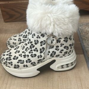 White Leopard fur booties sz 6